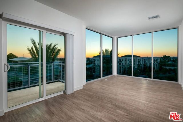 10568 Promenade Gateway, El Monte CA: https://media.crmls.org/mediaz/9770879a-096c-4dfe-b65d-11ab4f5b5cda.jpg