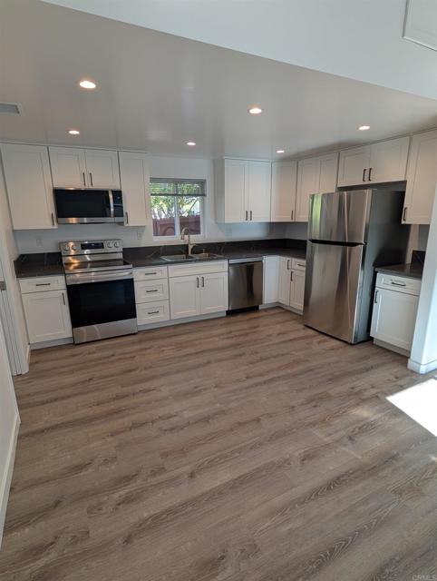 Detail Gallery Image 6 of 18 For 3817 Rojo Tierra Rd, La Mesa,  CA 91949 - 2 Beds | 2 Baths