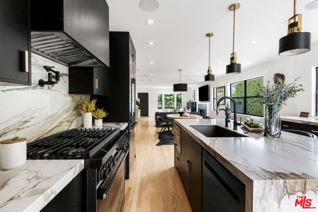 5319 West Boulevard, Los Angeles CA: https://media.crmls.org/mediaz/9771b896-a120-44f2-ab19-3c003ef47d9d.jpg
