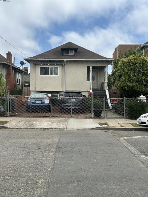 1530 40th Ave, Oakland CA: https://media.crmls.org/mediaz/9771f88c-8bd6-4633-a102-19feb974ba21.jpg