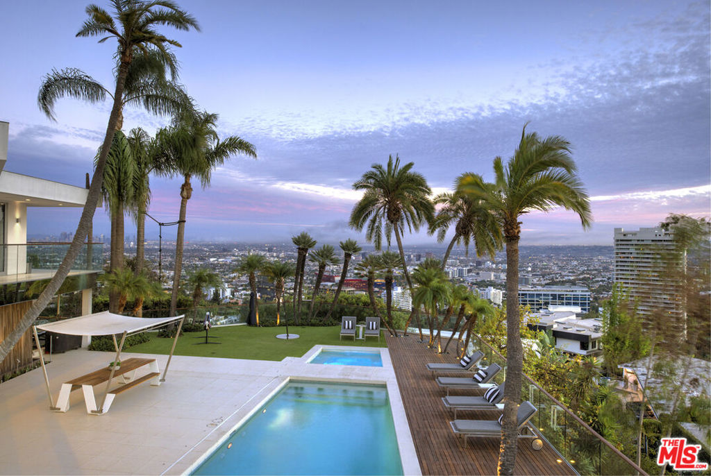 9444 Sierra Mar Pl Place, Los Angeles, CA 90069