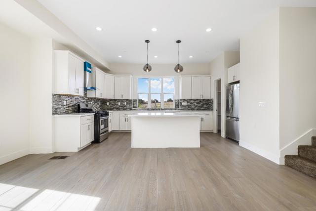 401 San Luis Avenue, Watsonville CA: https://media.crmls.org/mediaz/9772f2ab-32b4-4bdc-8ab5-60f6125aa2ae.jpg