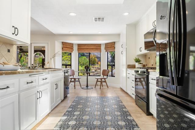 28551 Meadow Glen Way W, Escondido CA: https://media.crmls.org/mediaz/97736bcf-7ffa-4d8a-81cf-d978e0e71277.jpg