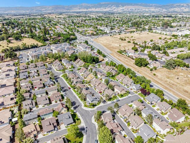 1554 Rosette Way, Gilroy CA: https://media.crmls.org/mediaz/97736da7-fd4c-4cdb-aa3c-fd5879decaaa.jpg