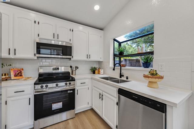 2227 Foxhill Drive, Martinez CA: https://media.crmls.org/mediaz/9773fbe5-b496-4199-9a74-e25bcdc6aa15.jpg