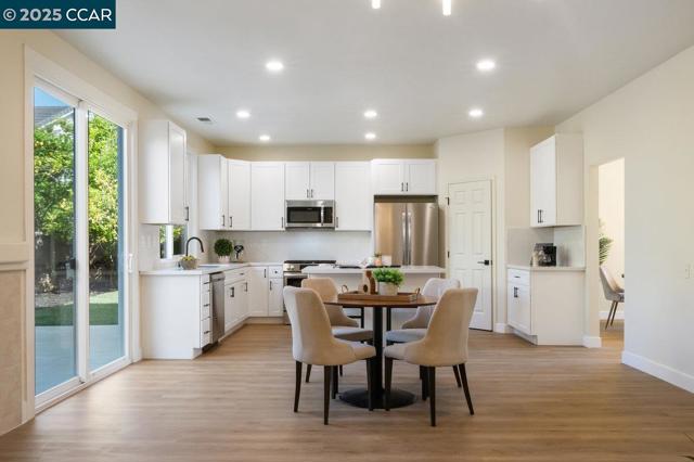 4107 Wheat Ct, Tracy CA: https://media.crmls.org/mediaz/97751ce9-62be-4334-899b-8904a3d0a13f.jpg