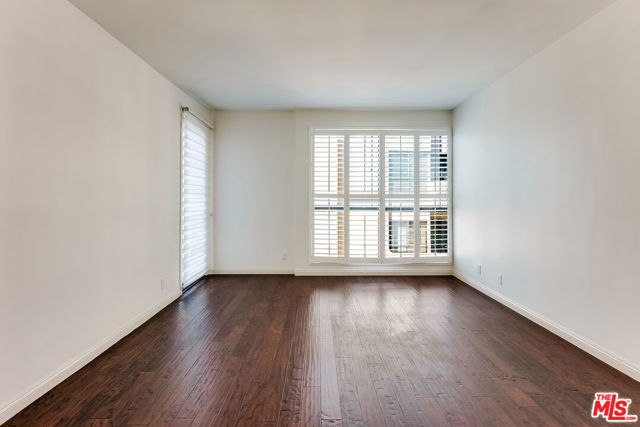 235 S Tower Drive, Beverly Hills CA: https://media.crmls.org/mediaz/97755463-ce4b-4a39-8ac2-0e6669773786.jpg