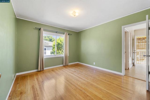 10536 Sheldon St, Oakland CA: https://media.crmls.org/mediaz/97755b2e-f075-41be-b1a2-f5710f5f7461.jpg