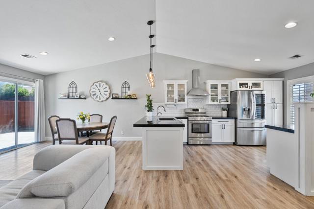 2399 Paradise Drive, Hollister CA: https://media.crmls.org/mediaz/9776456e-deac-425a-81ab-1b5ec6b36767.jpg