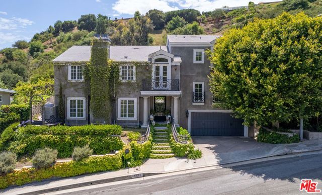 Drew Fenton | 16632 Bienveneda Place Pacific Palisades CA | MLS: 6851360