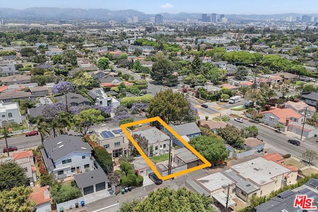 2218 Pearl Street, Santa Monica CA: https://media.crmls.org/mediaz/97772c8c-dc1f-4196-96d8-38cc23e77158.jpg