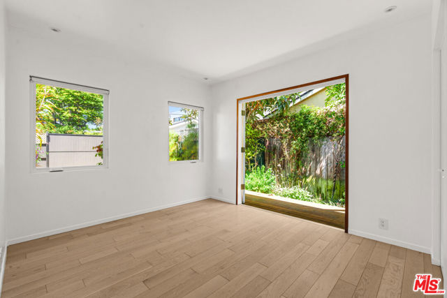 2425 Cloy Avenue, Venice CA: https://media.crmls.org/mediaz/97779eb6-73f4-4375-b375-ec7188ede0b0.jpg