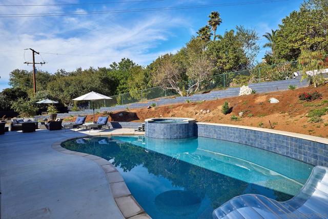 660 Via Rancho Pkwy, Escondido CA: https://media.crmls.org/mediaz/9777bba1-f3ac-46cf-bd39-293aee04235f.jpg