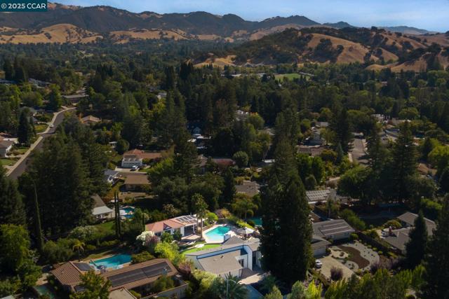 865 El Cerro Blvd, Danville CA: https://media.crmls.org/mediaz/9778268f-9a84-46bf-abd6-e1b345fd24a0.jpg
