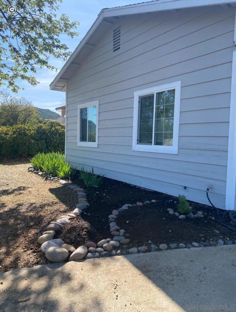 16142 Dartolo Rd., Ramona CA: https://media.crmls.org/mediaz/97786537-2dea-491a-ac12-6161aa915c8e.jpg