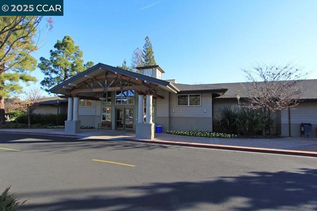 1617 Ptarmigan Dr, Walnut Creek CA: https://media.crmls.org/mediaz/9778fba4-c04e-4684-87fc-27baee3ef6f6.jpg