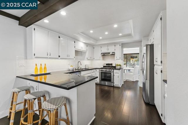 955 Camino Verde Cir, Walnut Creek CA: https://media.crmls.org/mediaz/97791e0d-835c-489f-b074-c5d2e7959a0e.jpg