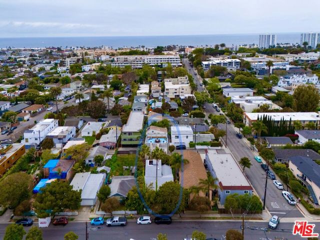 3110 Highland Avenue, Santa Monica CA: https://media.crmls.org/mediaz/977969aa-d3f7-4b60-9918-2b310ad6887b.jpg