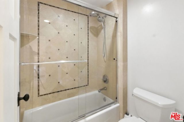 838 16th Street, Santa Monica CA: https://media.crmls.org/mediaz/97797cb8-f16e-442f-b41a-412d68ee2720.jpg