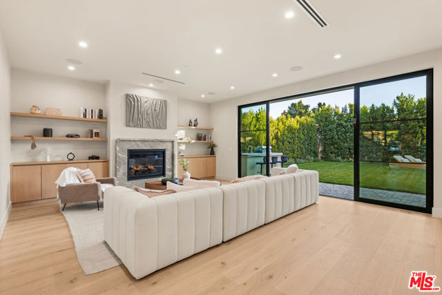 11746 La Maida Street, Valley Village CA: https://media.crmls.org/mediaz/977a1929-e905-4fd5-8591-2ad28a744d57.jpg