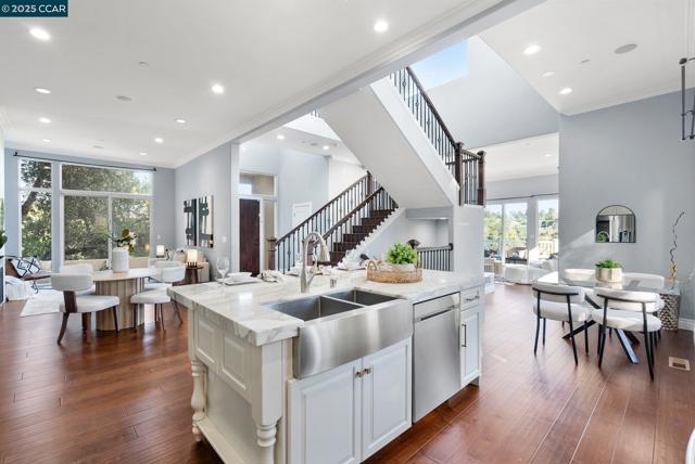 102 Barbara Rd, Orinda CA: https://media.crmls.org/mediaz/977a2148-b86d-433a-8c48-2dc1f24e1909.jpg