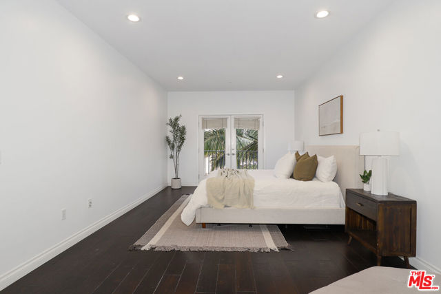 1862 S Bentley Avenue, Los Angeles CA: https://media.crmls.org/mediaz/977a4d99-22b9-49ae-bb33-88869a19ca90.jpg