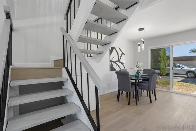 268 Festival Dr, Oceanside CA: https://media.crmls.org/mediaz/977abeee-e996-4cb6-9067-754ad3fb3ad4.jpg