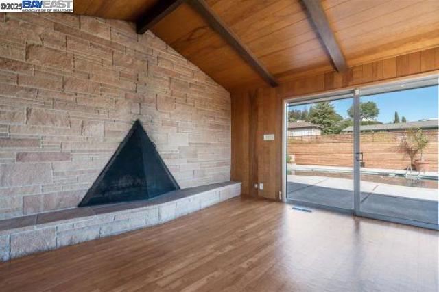 4120 Rhoda Ave, Oakland CA: https://media.crmls.org/mediaz/977ad312-4985-4127-9f7b-4637224fc778.jpg