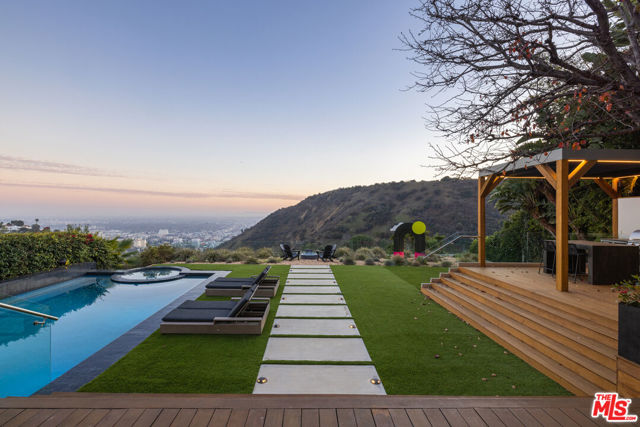 2511 Carman Crest Drive, Los Angeles CA: https://media.crmls.org/mediaz/977b8db7-dbd5-457b-827f-8cdb288f0326.jpg