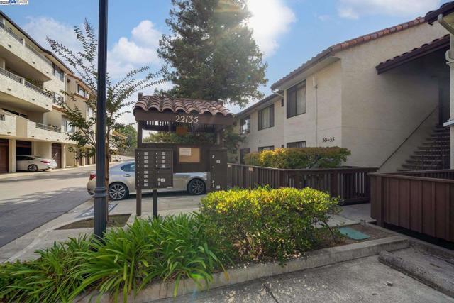 22135 Sevilla Rd, Hayward CA: https://media.crmls.org/mediaz/977bd70a-8f84-4459-8a66-57f1bcc3fbcc.jpg