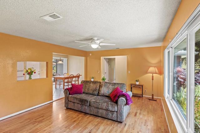 19060 Oak Heights Drive, Salinas CA: https://media.crmls.org/mediaz/977c5461-371a-4920-a179-caa793be0024.jpg