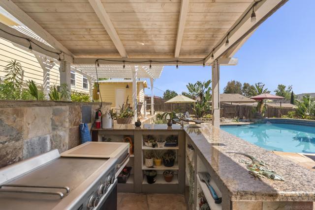 10505 Valle Vista Rd, Lakeside CA: https://media.crmls.org/mediaz/977c972e-78be-467b-9cd4-5a18a0f3349d.jpg