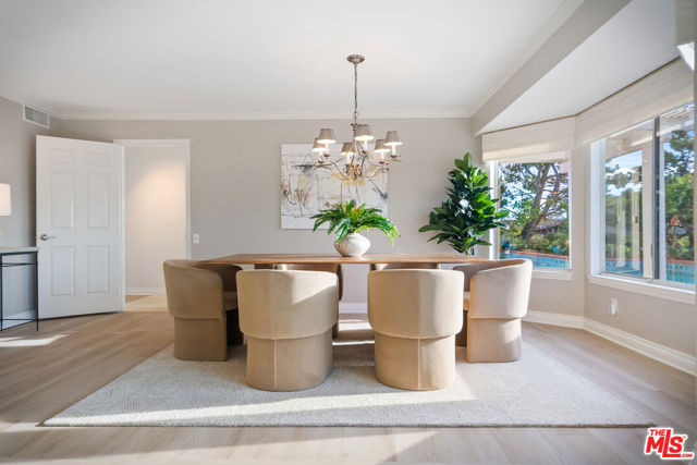 23255 W Paloma Blanca Drive, Malibu CA: https://media.crmls.org/mediaz/977cd940-bfc7-45a1-88d7-e984fd00d8d6.jpg