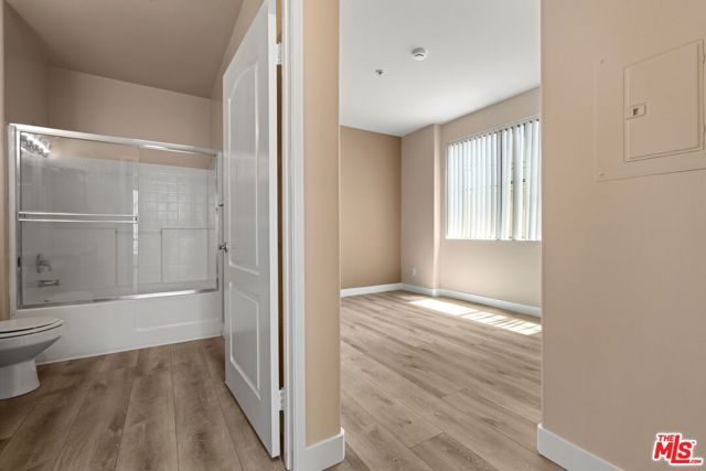 10275 Missouri Avenue, Los Angeles CA: https://media.crmls.org/mediaz/977cf566-174f-440b-9a04-76b0b59689da.jpg