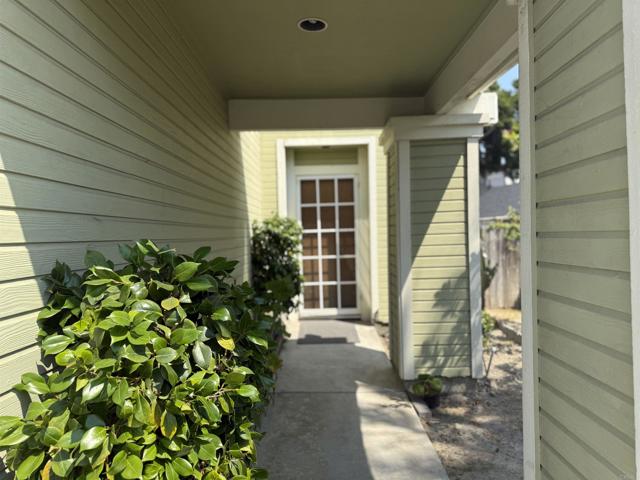 1826 Via Cuarto, Oceanside CA: https://media.crmls.org/mediaz/977db027-f27b-4b70-9bd6-29b56471fd86.jpg