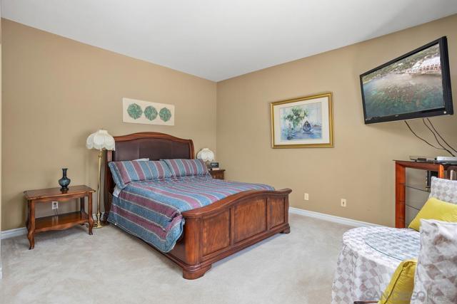 5029 Medalist Ct, Oceanside CA: https://media.crmls.org/mediaz/977db681-4c4b-42f3-801f-69c412d94bf8.jpg