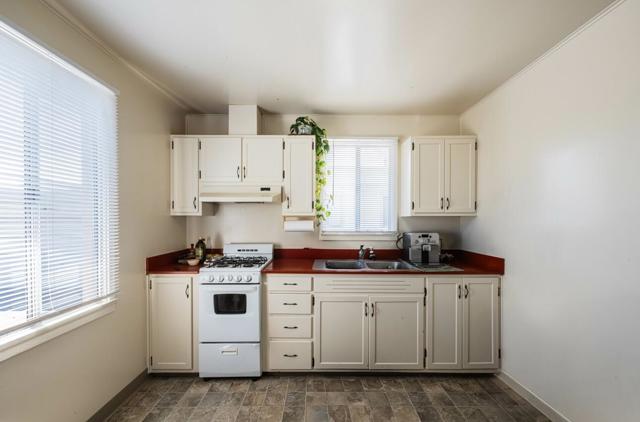 225 Carmel Avenue, Marina CA: https://media.crmls.org/mediaz/977dda6f-9dda-422d-b45b-333c80670cd8.jpg