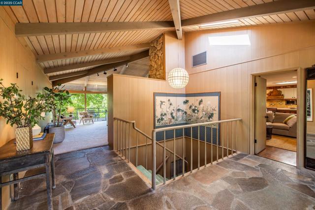 71 Silverwood Dr, Lafayette CA: https://media.crmls.org/mediaz/977dfe46-3d93-4ed8-9dd1-5a17684f8d55.jpg