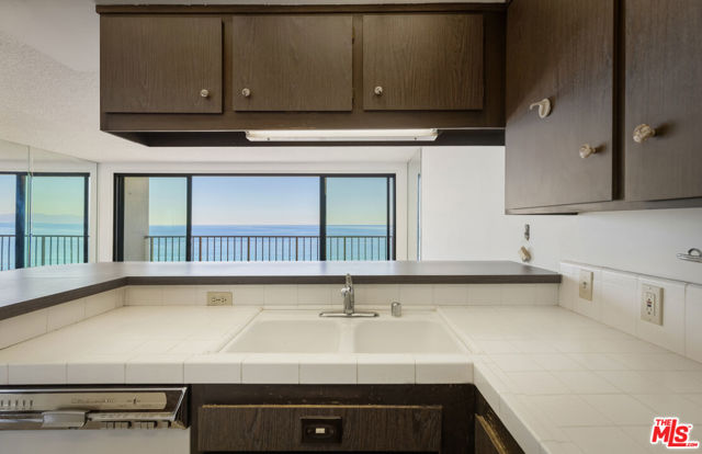 721 Esplanade, 306 photo 9