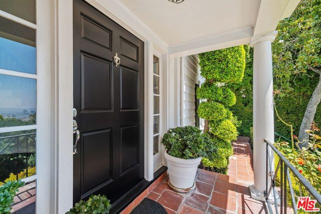 1455 Belfast Drive, Los Angeles CA: https://media.crmls.org/mediaz/977e4874-3dc0-44c7-b303-5d11d29dff5f.jpg