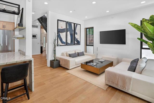 Detail Gallery Image 18 of 73 For 10747 Valleyheart Dr, Studio City,  CA 91604 - 4 Beds | 3 Baths