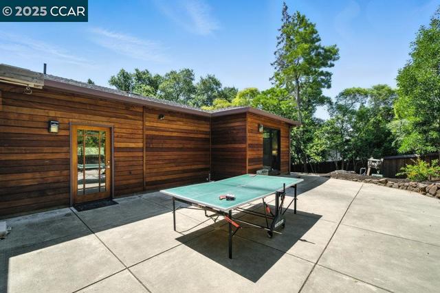 1341 Juanita Dr, Lafayette CA: https://media.crmls.org/mediaz/977e87e6-9f1a-489a-80ed-764ac115f3ab.jpg