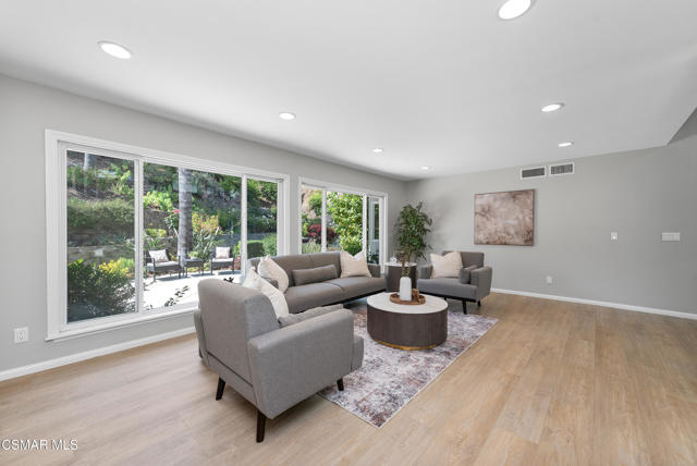 1253 Willsbrook Court, Westlake Village CA: https://media.crmls.org/mediaz/977ec742-6579-4ff1-ab1c-7ba4bc64bdc9.jpg