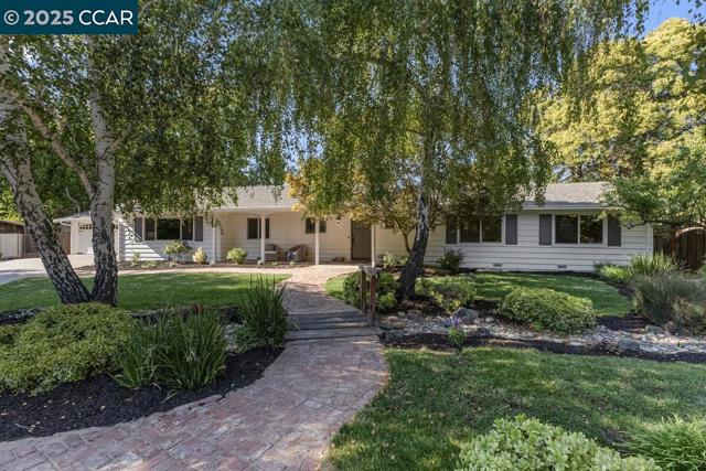 280 Fairway Dr, Danville CA: https://media.crmls.org/mediaz/9780d03b-8ce5-47e7-ae77-6cdcb6b399f5.jpg