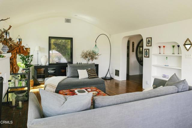 1241 Solita Road, Pasadena CA: https://media.crmls.org/mediaz/978142d8-9022-469d-85a7-3e09f19c5871.jpg