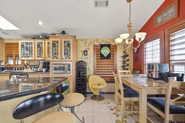 120 Sherri Ln, Oceanside CA: https://media.crmls.org/mediaz/978149fd-7e44-49fc-8e06-ce1dd41e9888.jpg