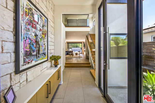 2656 32nd Street, Santa Monica CA: https://media.crmls.org/mediaz/97818ef9-b570-407f-a767-c11ce84179bb.jpg