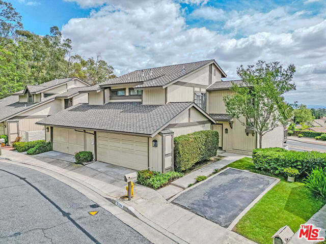 2366 Applewood Circle, Fullerton CA: https://media.crmls.org/mediaz/9782abf0-2f94-4d20-bfd0-b9babf5dcea5.jpg
