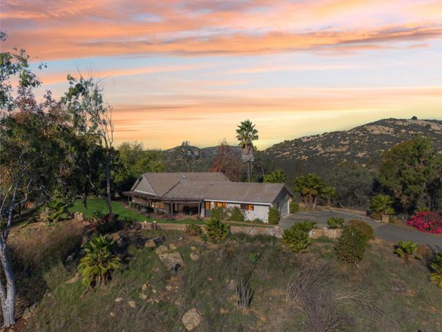 26086 Bear Valley Heights Road, Escondido CA: https://media.crmls.org/mediaz/97844d58-9900-4878-8e45-3ea416130cd5.jpg