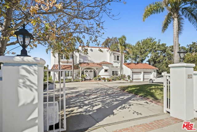 6855 Dume Drive, Malibu CA: https://media.crmls.org/mediaz/97846cc1-a47f-4b86-ac8f-a927857294fb.jpg